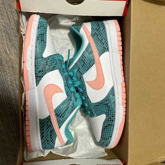nike dunk low teal snakeskin only shipping to canada and usa - Picture 4 of 4